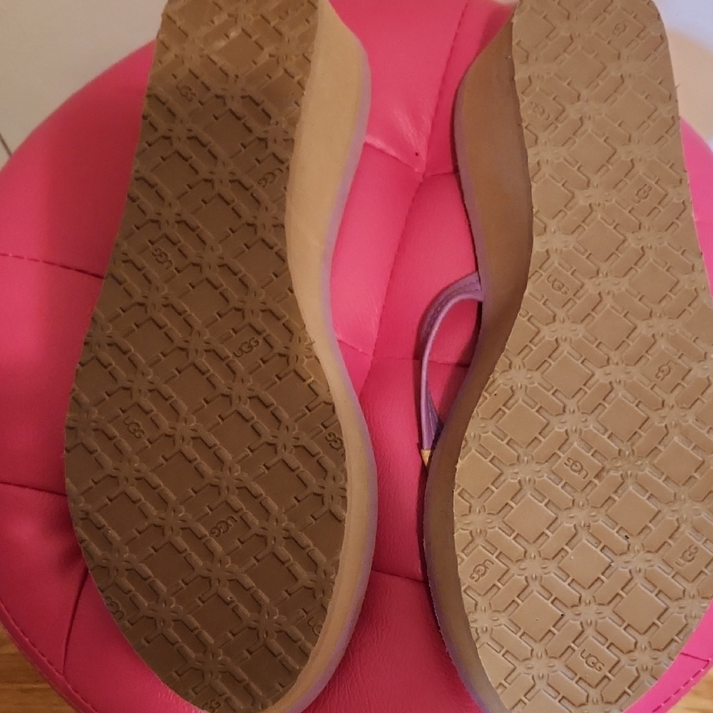 🔥UGG Women's Sandals in Purple and Gold 2" wedge w/ a 1.5" platform NWOT No Box - Picture 3 of 4